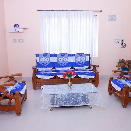 Giri'S Homestay マディケーリ エクステリア 写真