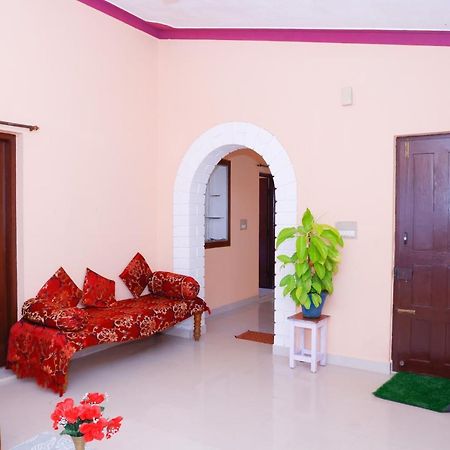 Giri'S Homestay マディケーリ エクステリア 写真