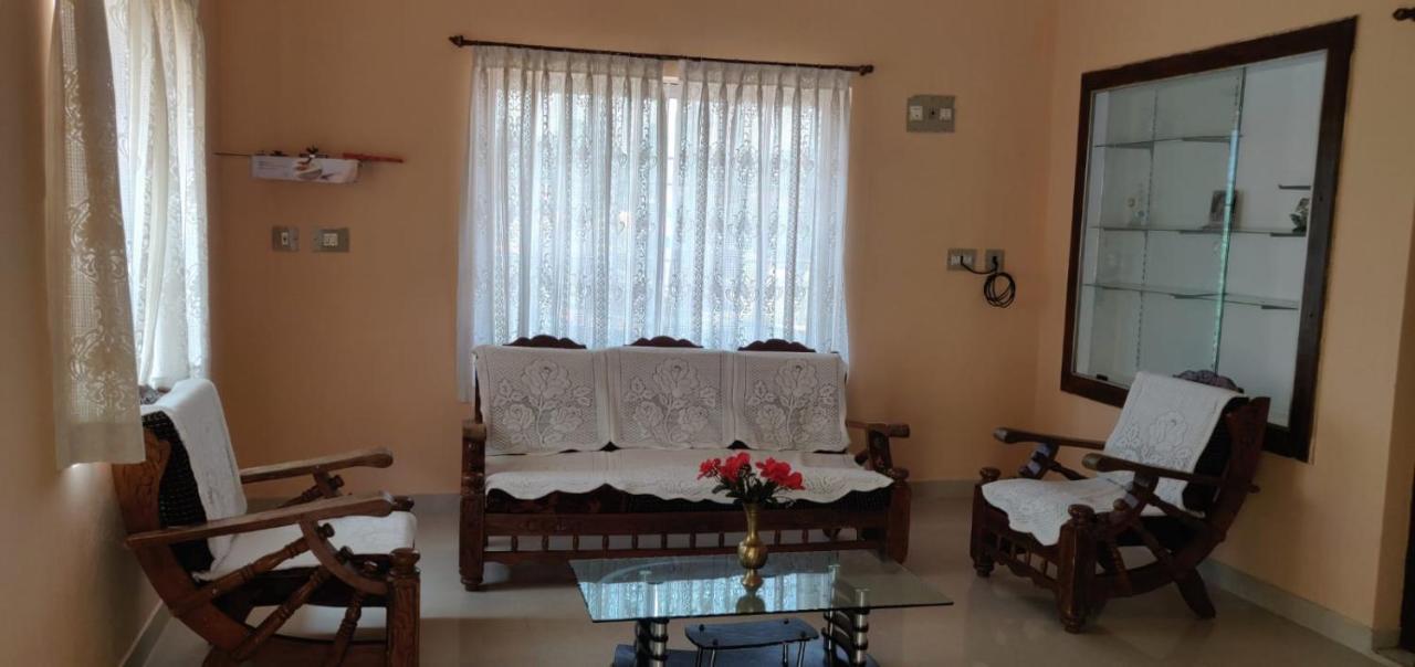 Giri'S Homestay マディケーリ エクステリア 写真