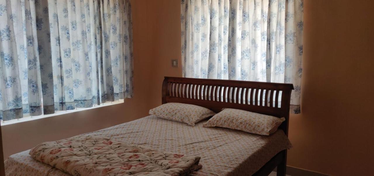 Giri'S Homestay マディケーリ エクステリア 写真