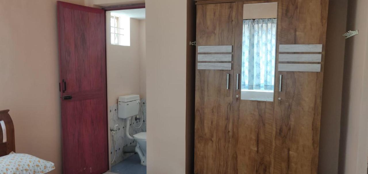 Giri'S Homestay マディケーリ エクステリア 写真