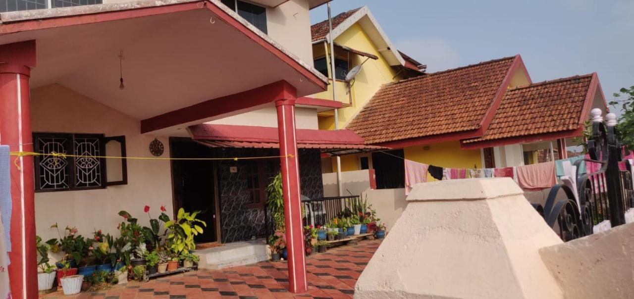 Giri'S Homestay マディケーリ エクステリア 写真