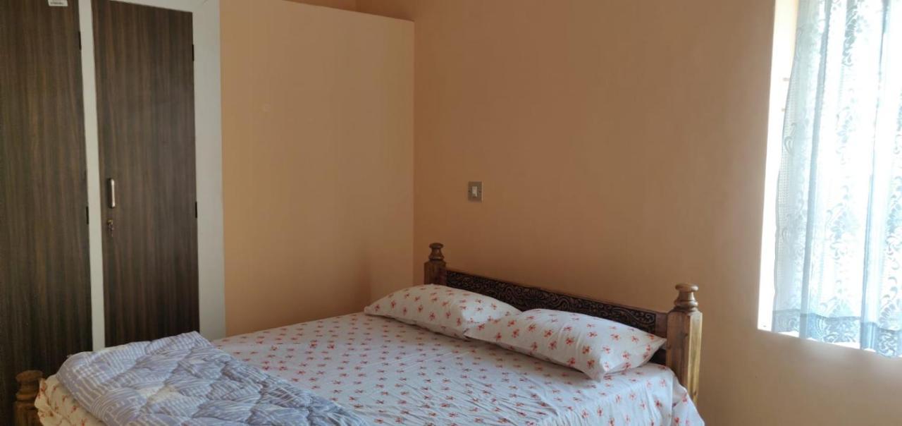 Giri'S Homestay マディケーリ エクステリア 写真