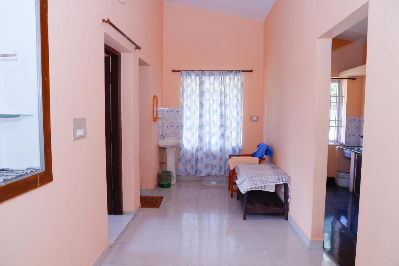 Giri'S Homestay マディケーリ エクステリア 写真
