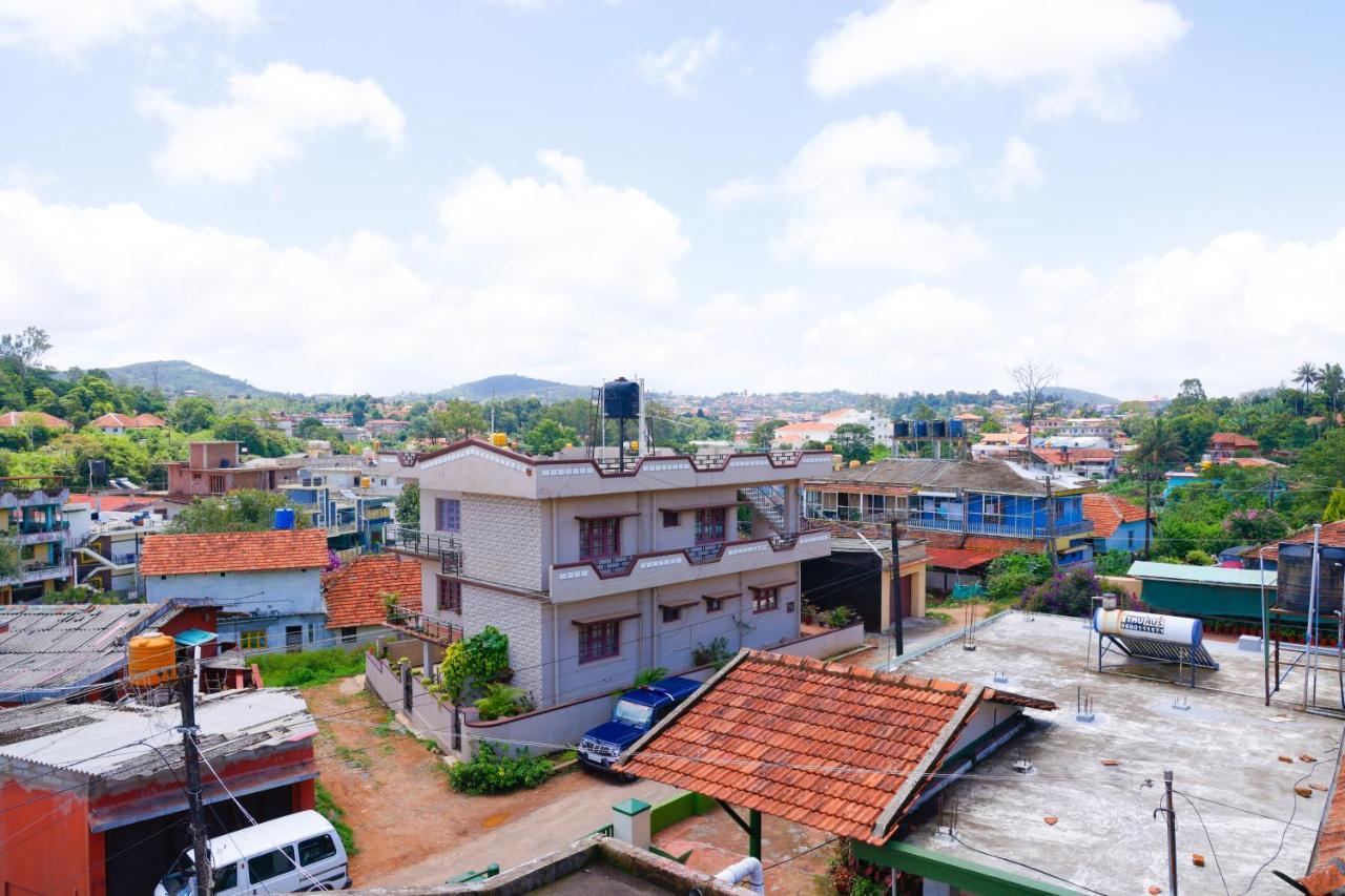 Giri'S Homestay マディケーリ エクステリア 写真